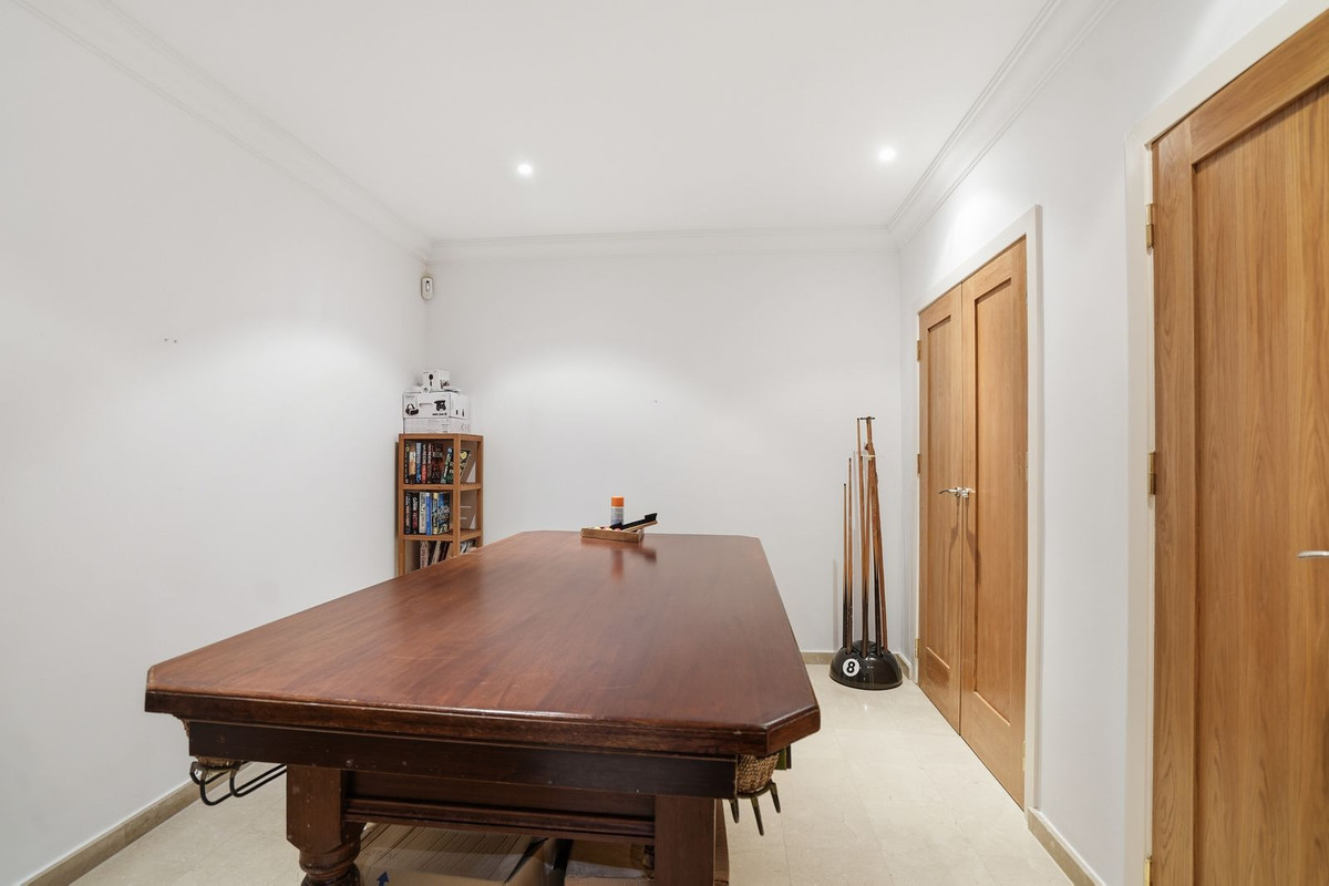 Vrijstaande Villa te koop in Istán | 4 slaapkamers H5425060