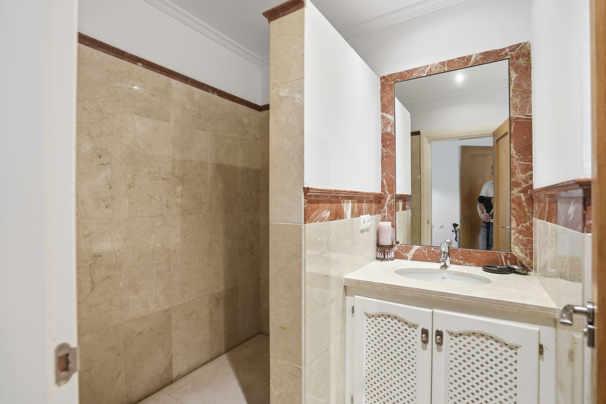 Vrijstaande Villa te koop in Istán | 4 slaapkamers H5425060