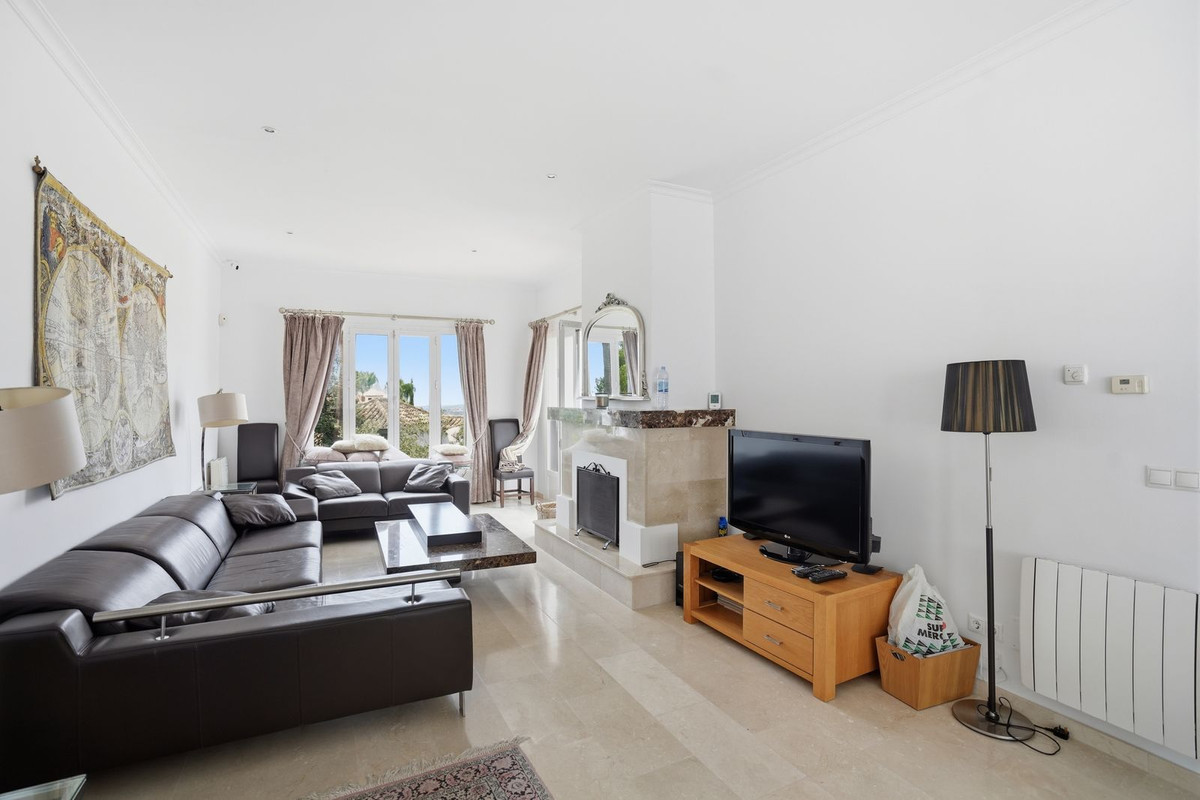 Vrijstaande Villa te koop in Istán | 4 slaapkamers H5425060