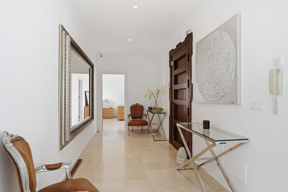 Vrijstaande Villa te koop in Istán | 4 slaapkamers H5425060
