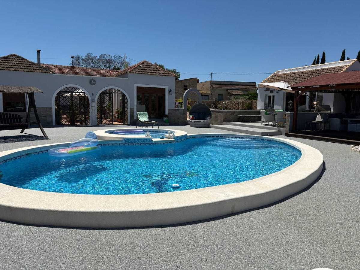 Huis te koop in Jacarilla | 5 slaapkamers H5047153