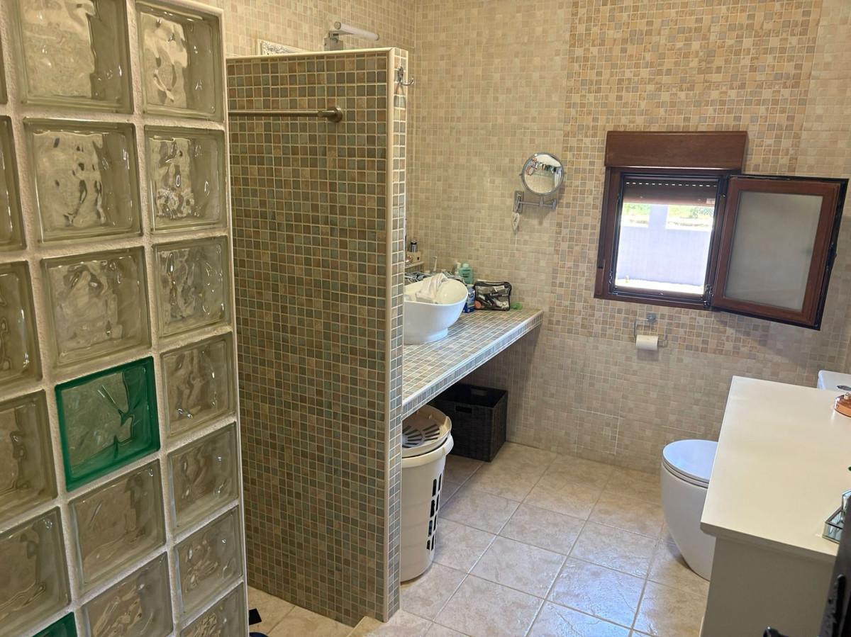 Huis te koop in Jacarilla | 5 slaapkamers H5047153