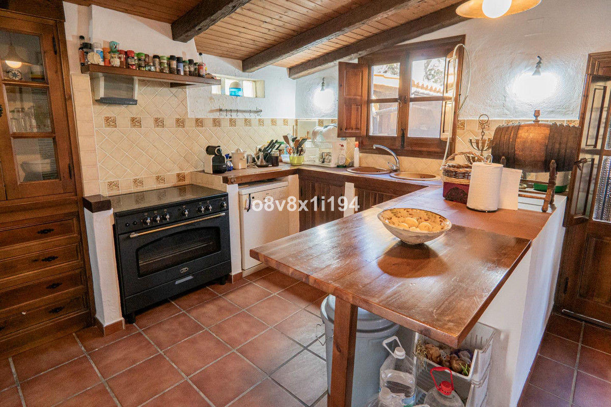 Finca - Cortijo te koop in Jubrique | 5 slaapkamers H4955917