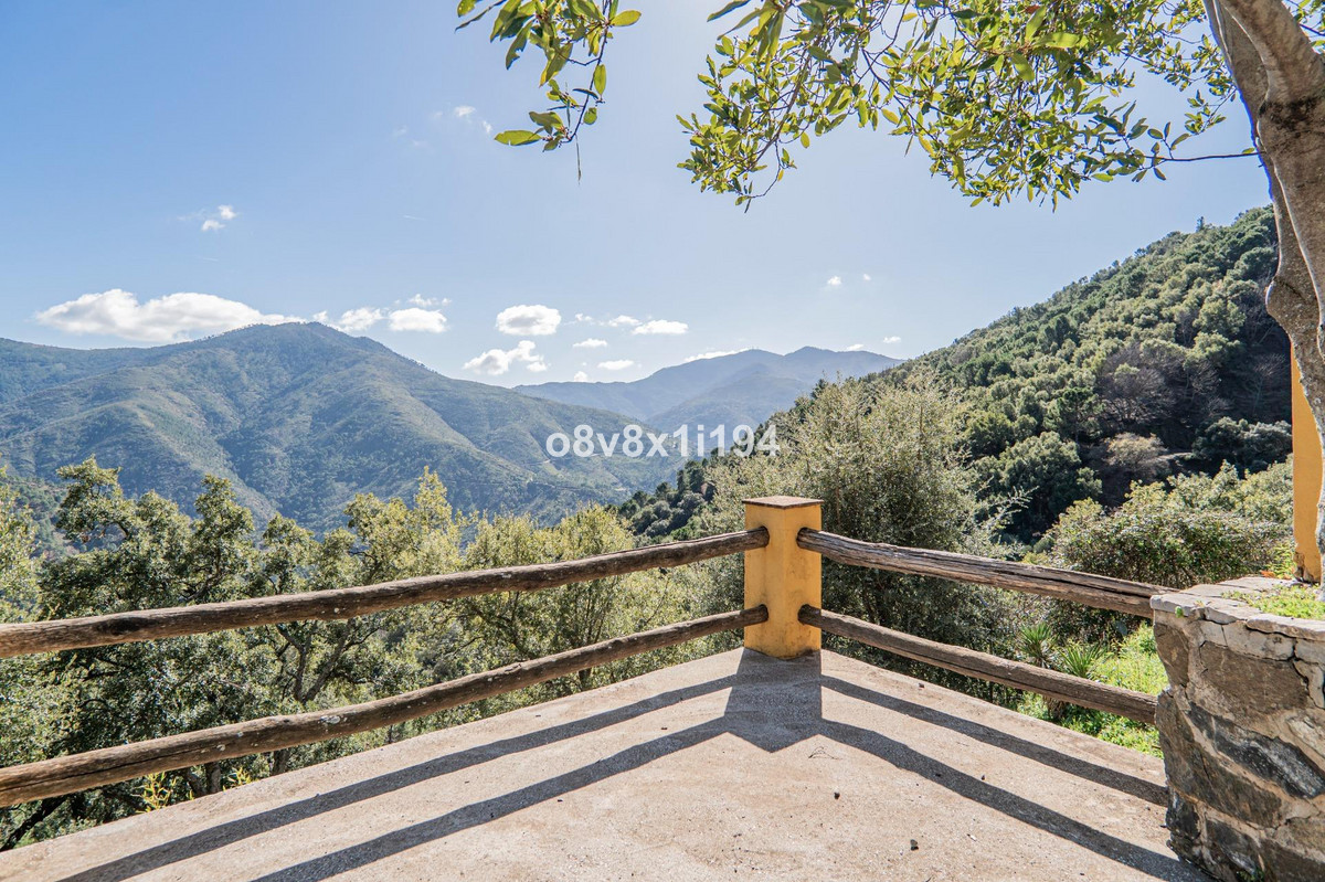 Finca - Cortijo te koop in Jubrique | 5 slaapkamers H4955917
