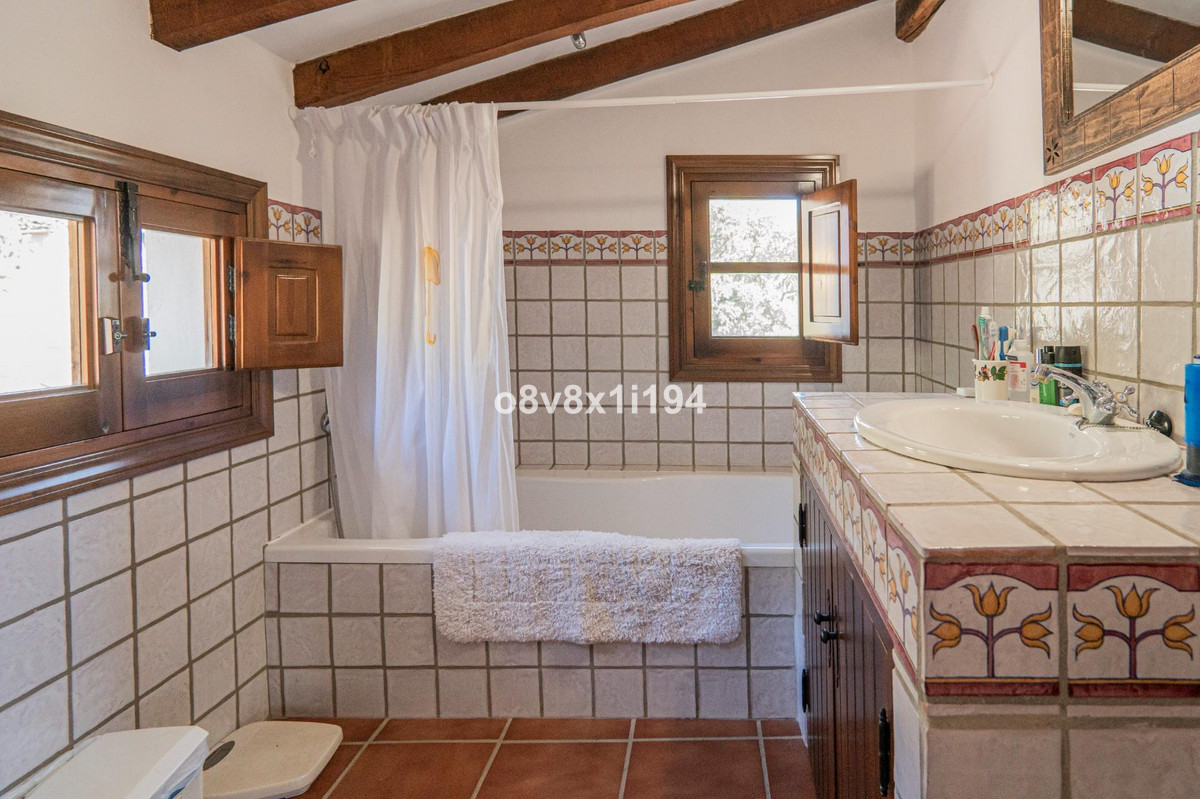 Finca - Cortijo te koop in Jubrique | 5 slaapkamers H4955917