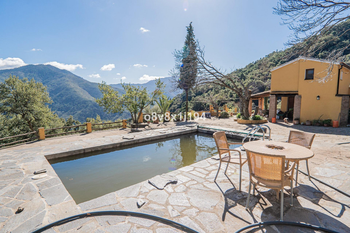 Finca - Cortijo te koop in Jubrique | 5 slaapkamers H4955917