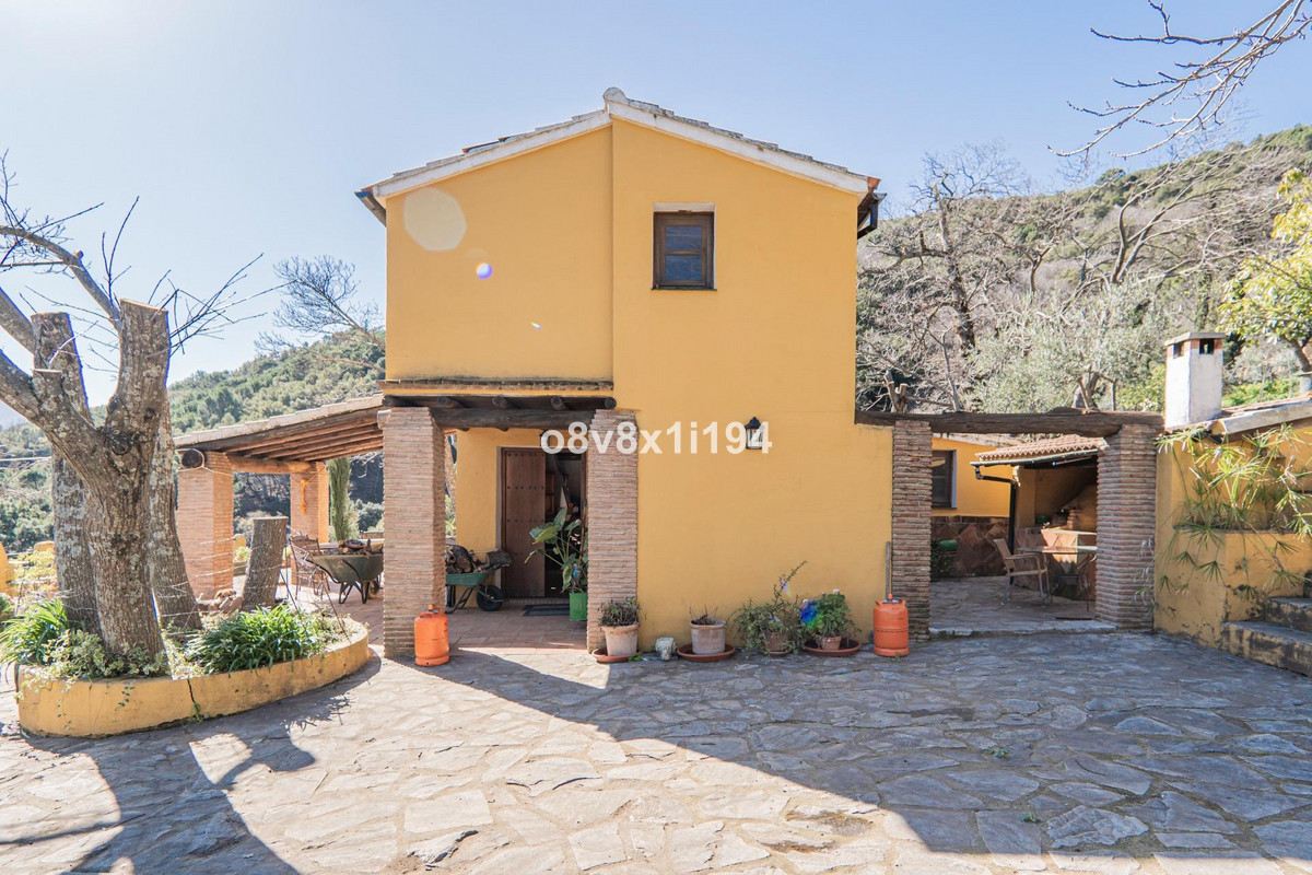 Finca - Cortijo te koop in Jubrique | 5 slaapkamers H4955917