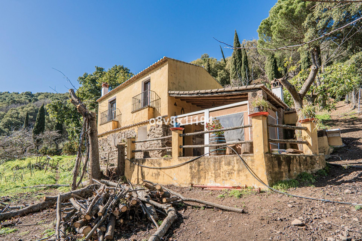 Finca - Cortijo te koop in Jubrique | 5 slaapkamers H4955917