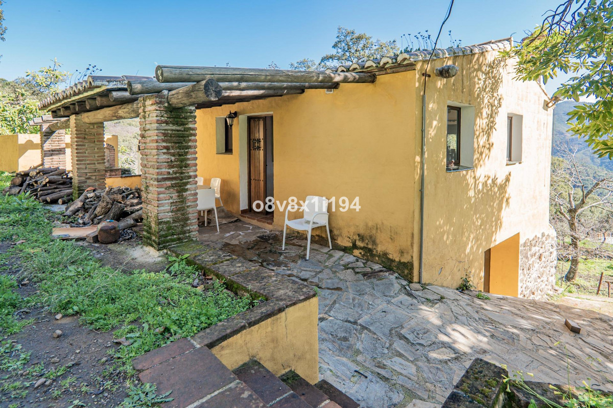Finca - Cortijo te koop in Jubrique | 5 slaapkamers H4955917