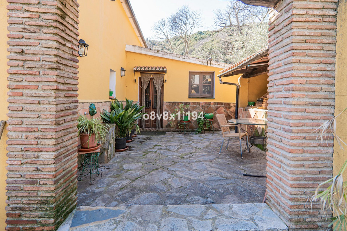 Finca - Cortijo te koop in Jubrique | 5 slaapkamers H4955917