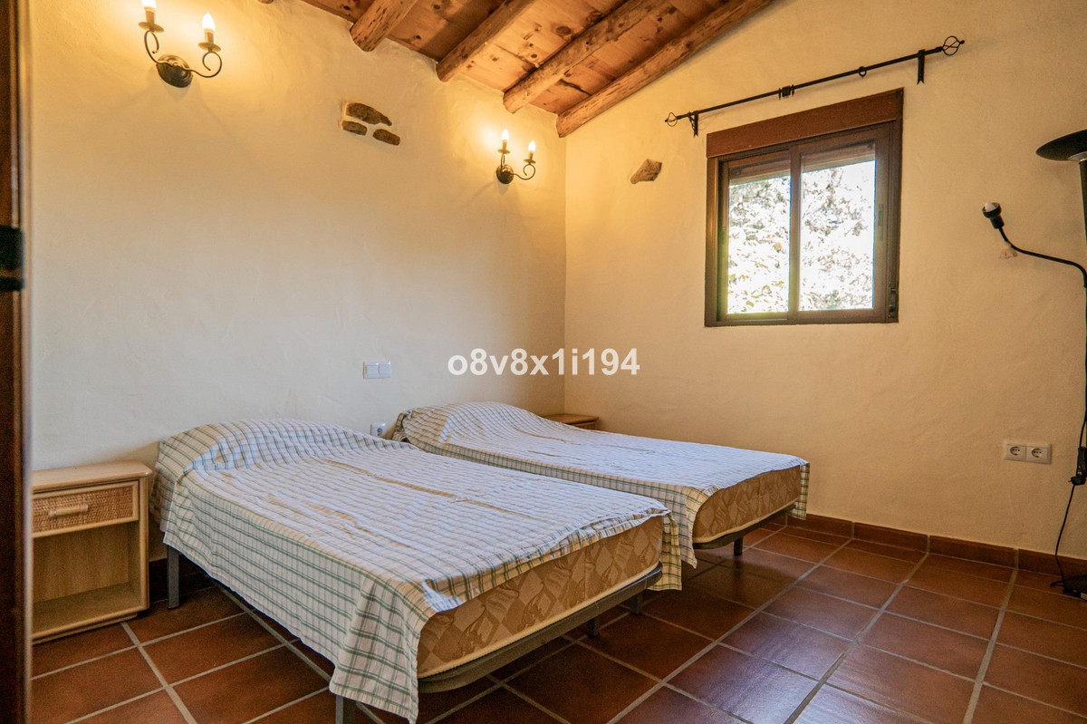 Finca - Cortijo te koop in Jubrique | 5 slaapkamers H4955917