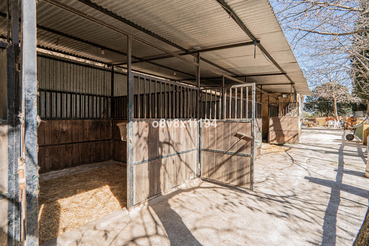 Finca - Cortijo te koop in Jubrique | 5 slaapkamers H4955917