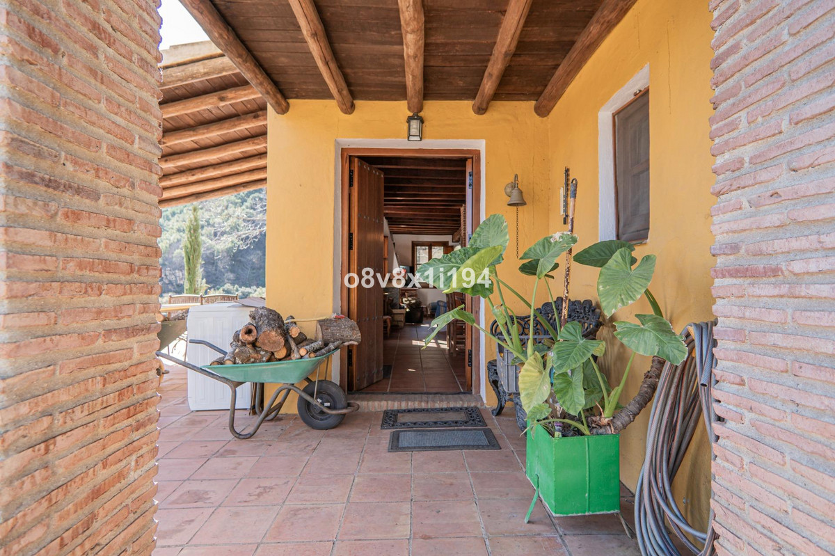 Finca - Cortijo te koop in Jubrique | 5 slaapkamers H4955917