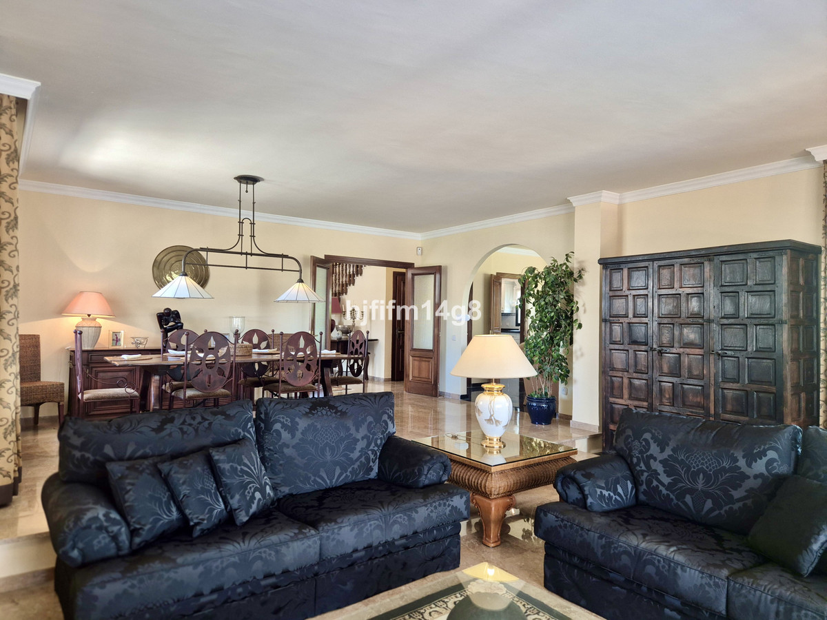 Vrijstaande Villa in La Campana-5