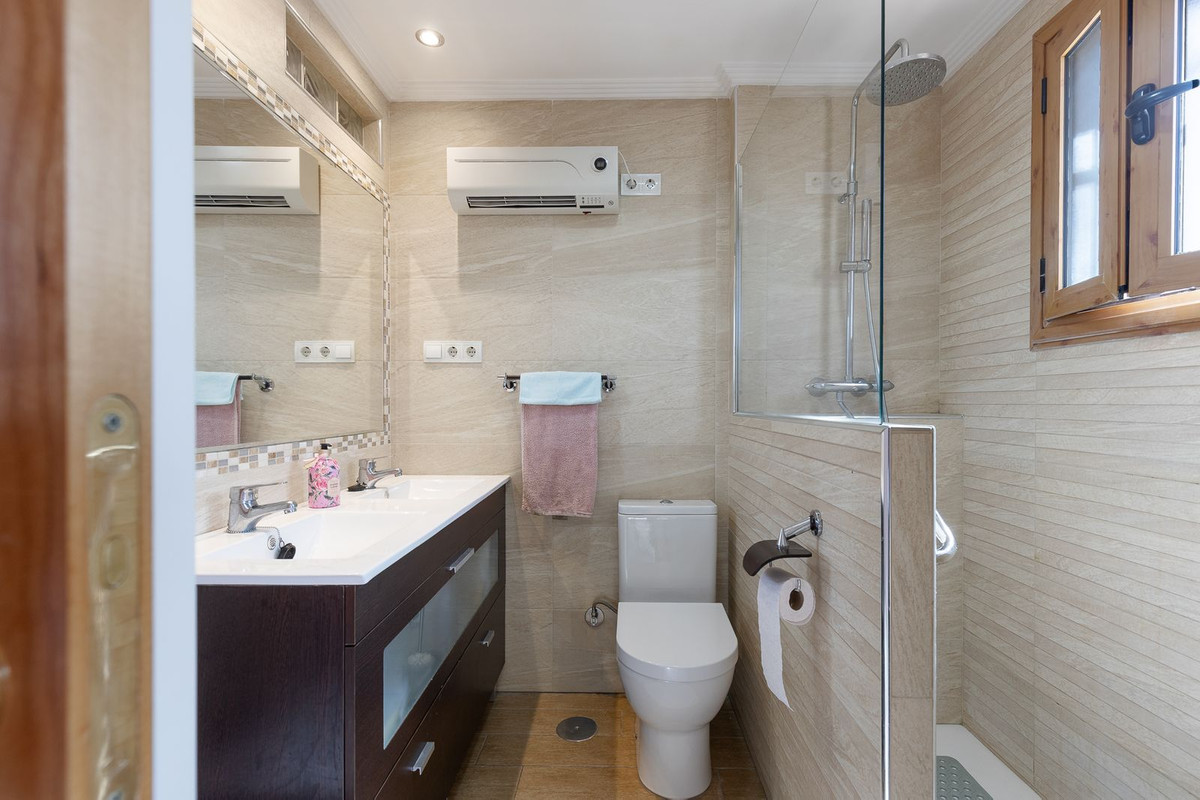 Huis te koop in La Carihuela | 4 slaapkamers H5474809