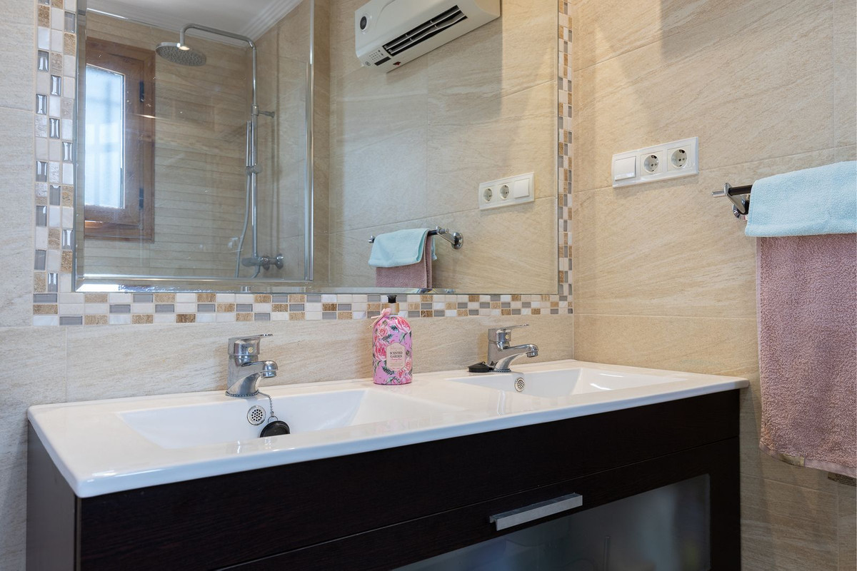 Huis te koop in La Carihuela | 4 slaapkamers H5474809
