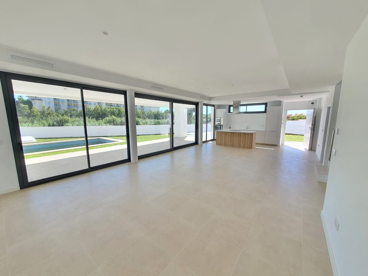 Nieuwbouw in La Duquesa-13