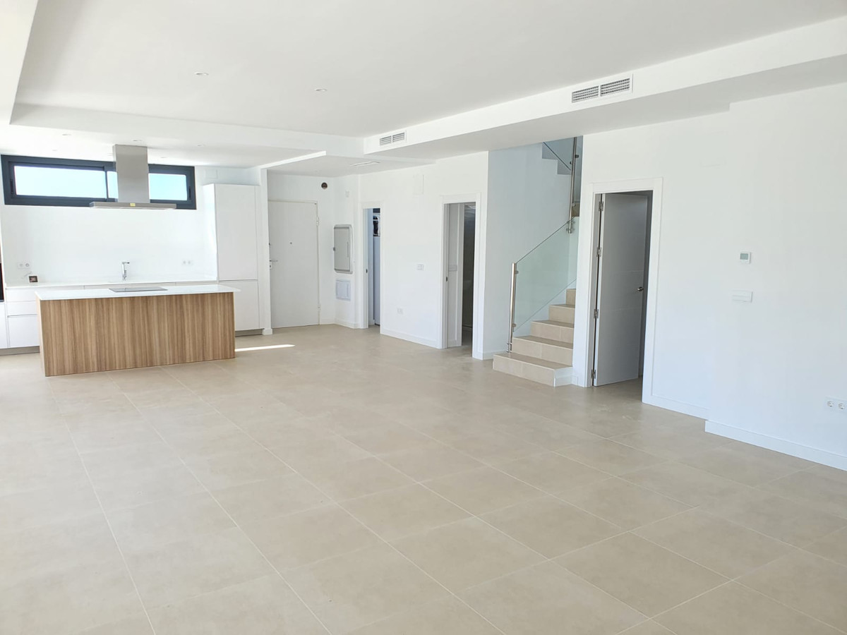 Nieuwbouw in La Duquesa-16