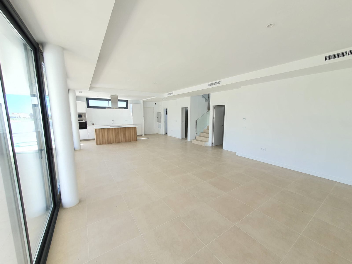 Nieuwbouw in La Duquesa-17