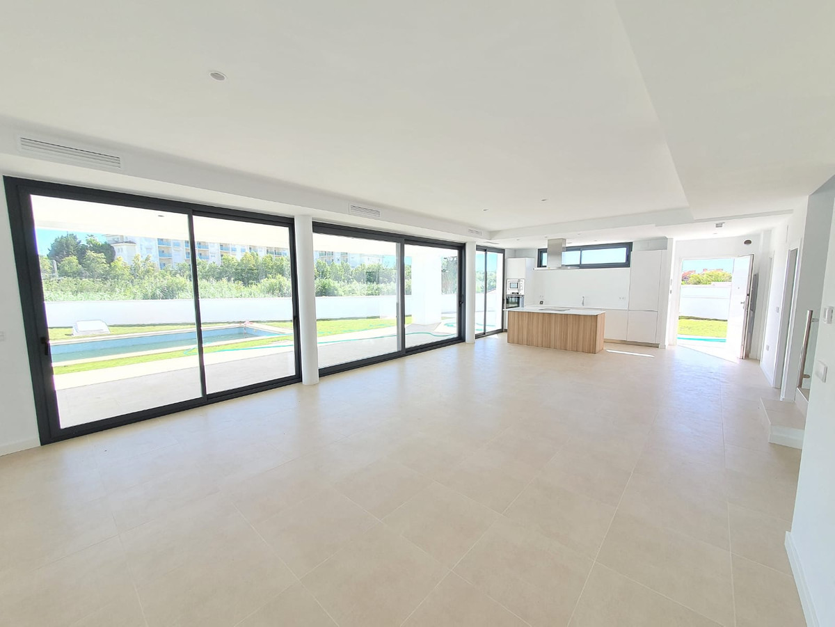 Nieuwbouw in La Duquesa-19