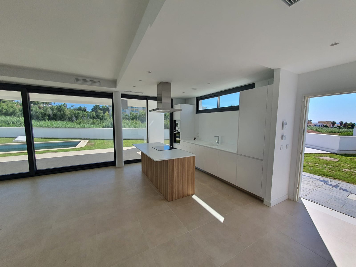 Nieuwbouw in La Duquesa-20