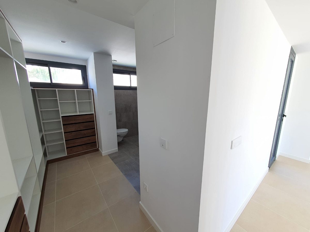 Nieuwbouw in La Duquesa-21
