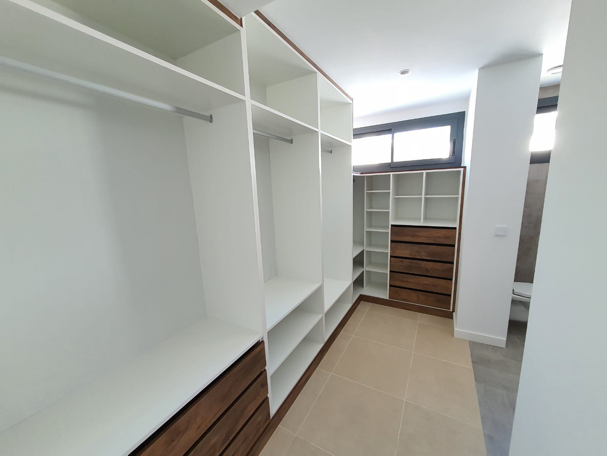 Nieuwbouw in La Duquesa-23