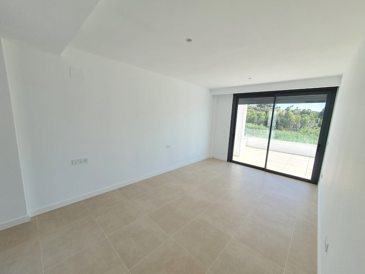 Nieuwbouw in La Duquesa-25
