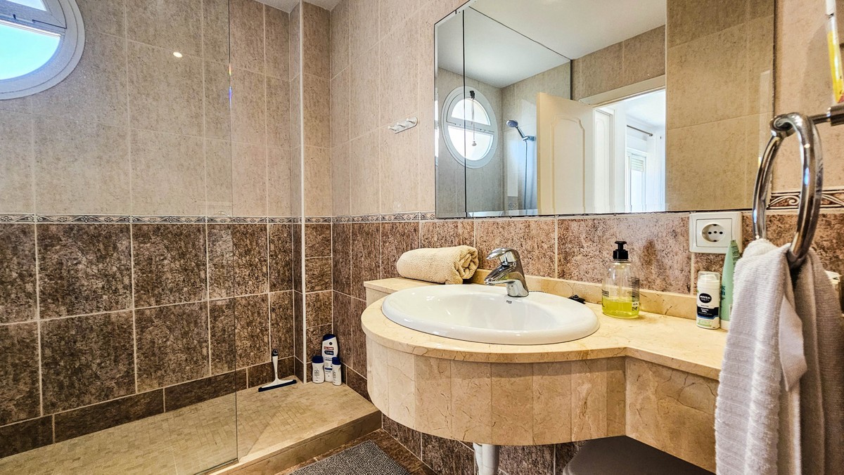 Geschakelde Woning in La Duquesa-31