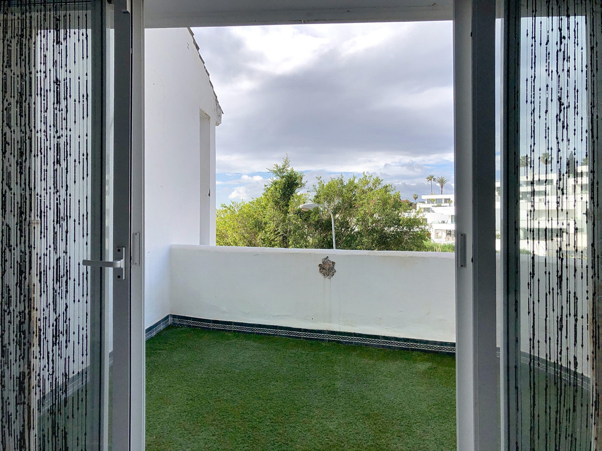 Geschakelde Woning in La Duquesa-10