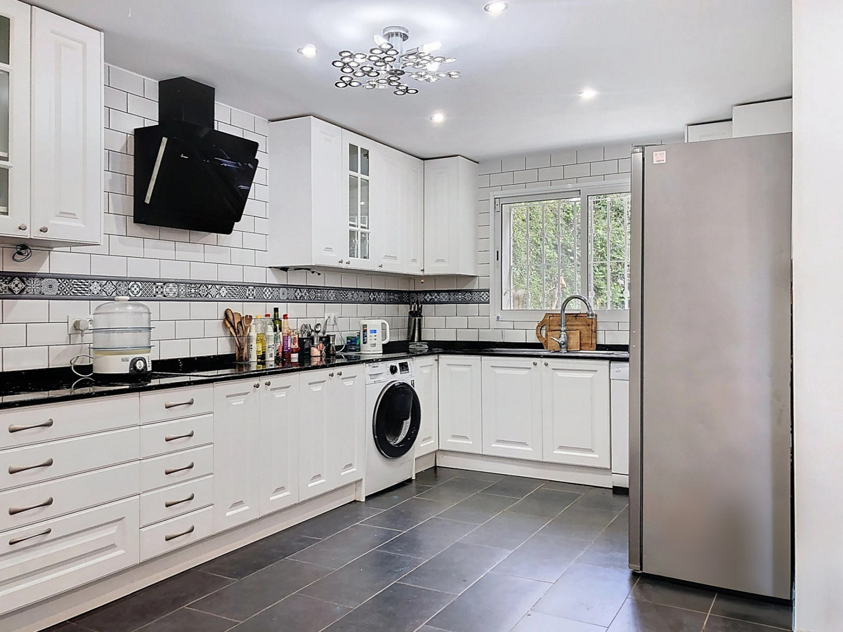 Geschakelde Woning in La Duquesa-14