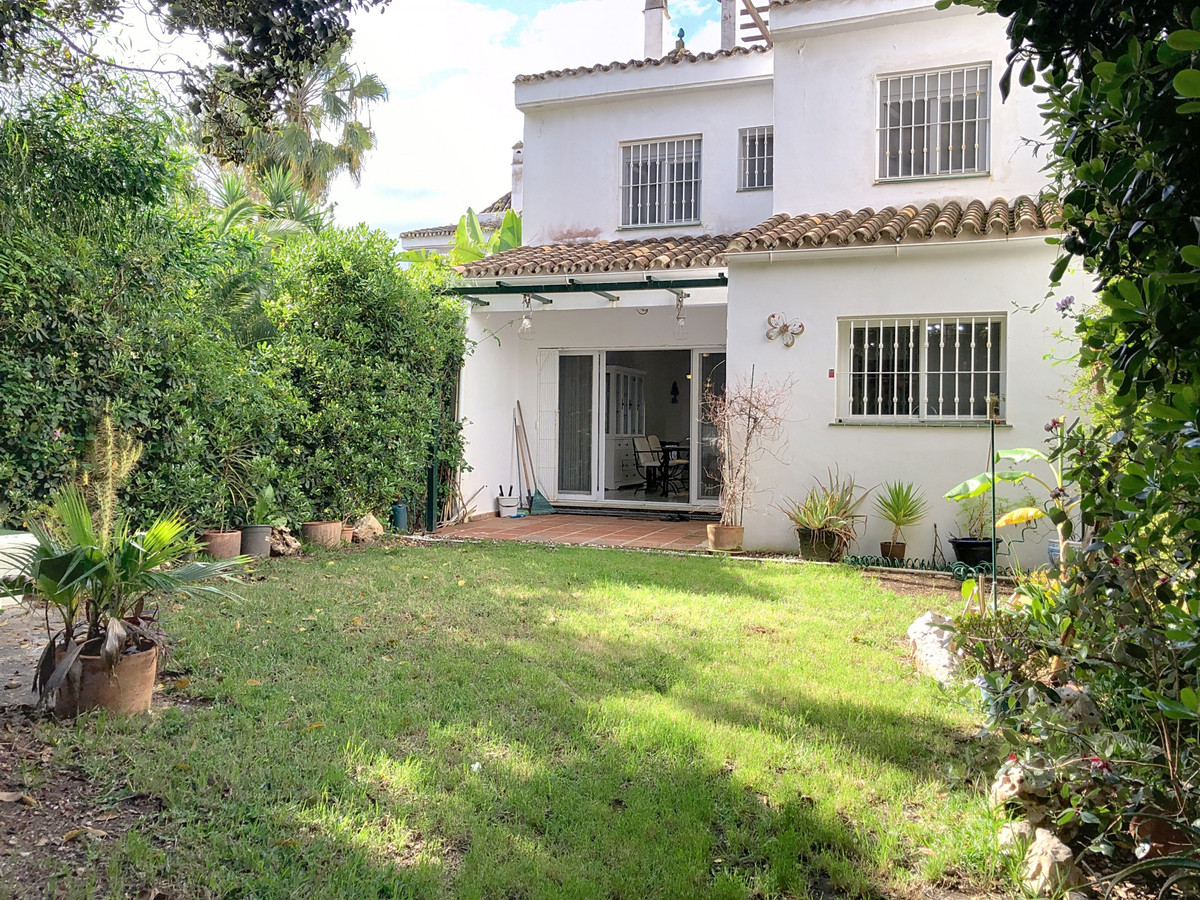 Geschakelde Woning in La Duquesa-21