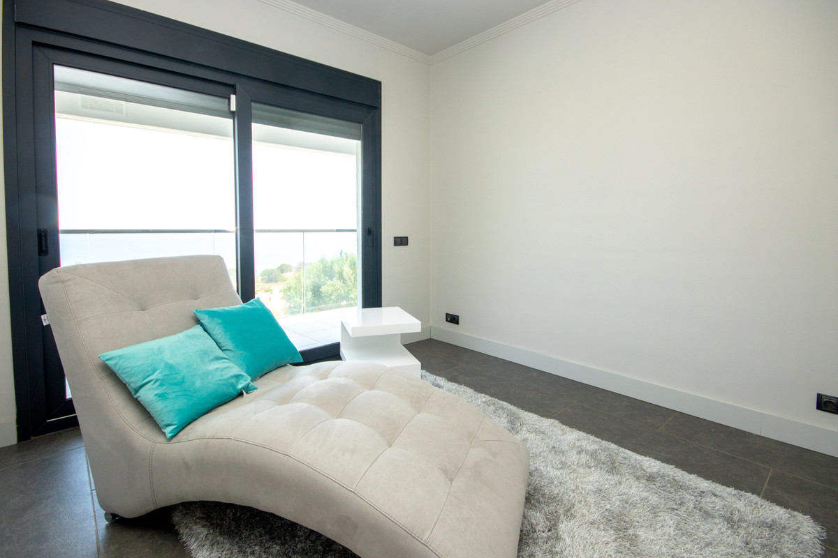 Huis te koop in La Duquesa | 4 slaapkamers H5101036