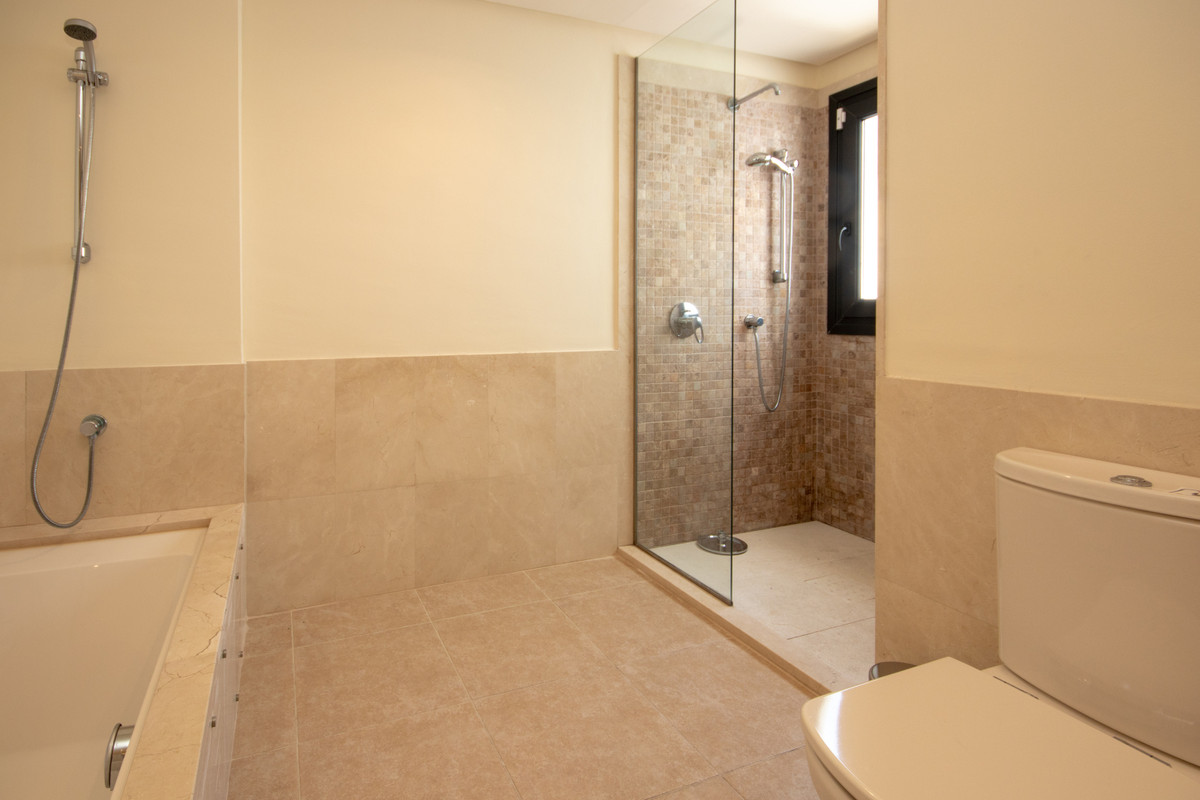 Huis te koop in La Duquesa | 4 slaapkamers H5101036