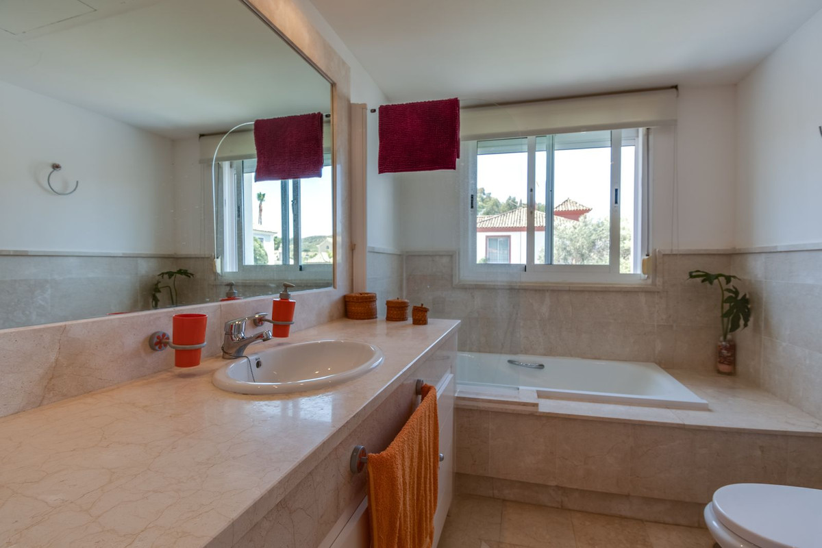 Huis te koop in La Duquesa | 4 slaapkamers H5103139