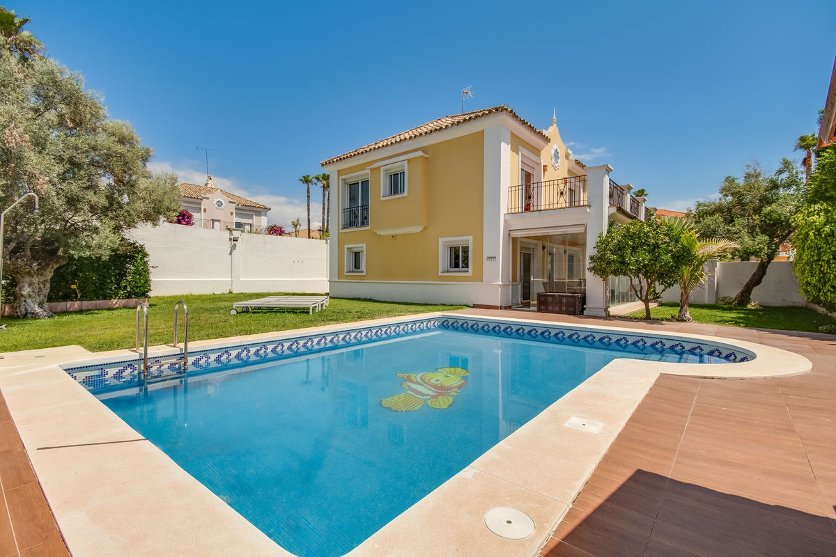 Huis te koop in La Duquesa | 4 slaapkamers H5103139