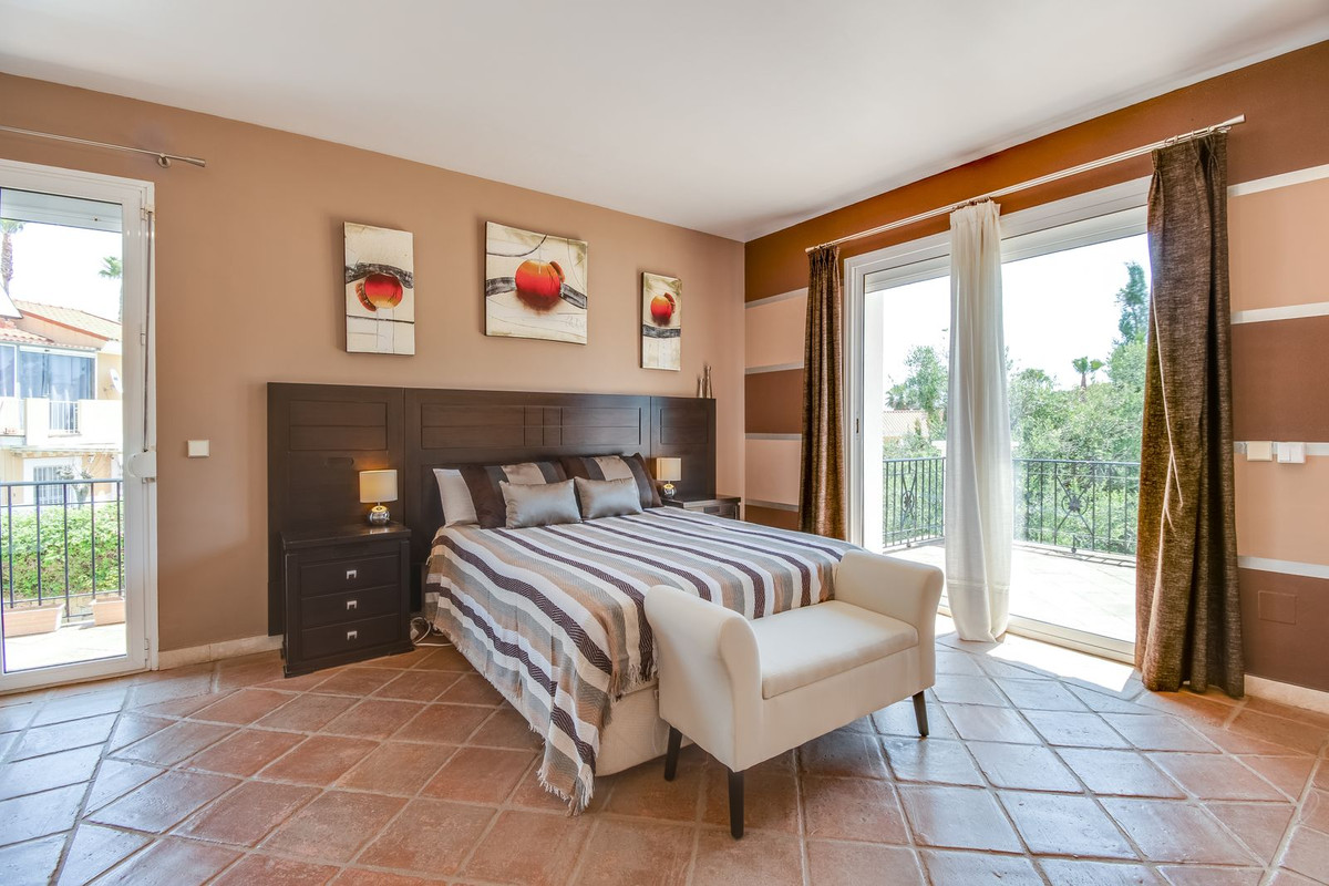 Huis te koop in La Duquesa | 4 slaapkamers H5103139