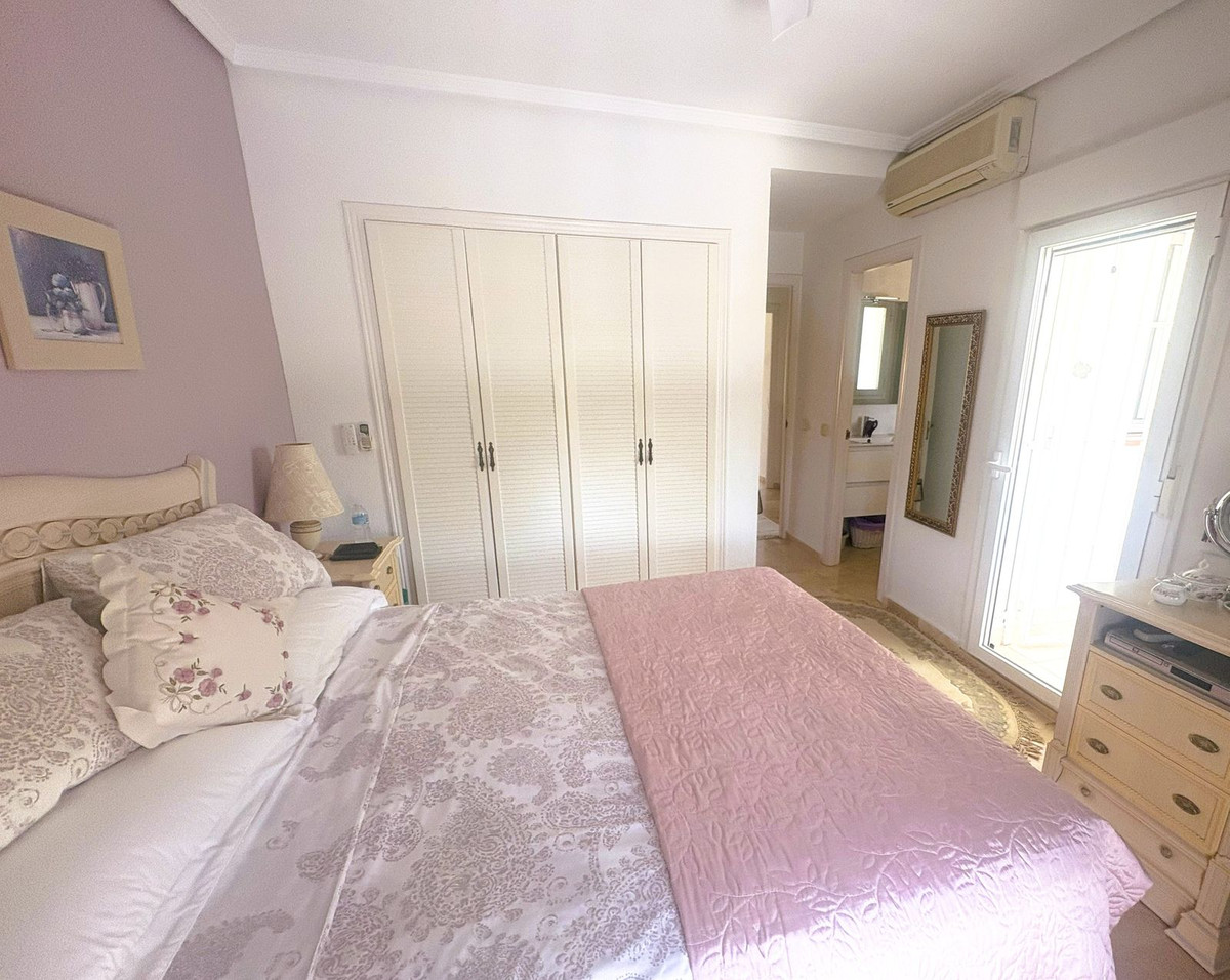 Townhouse for sale in La Duquesa | 3 bedrooms H5111614