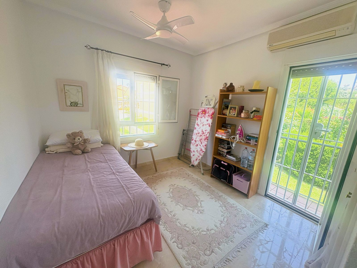 Townhouse for sale in La Duquesa | 3 bedrooms H5111614
