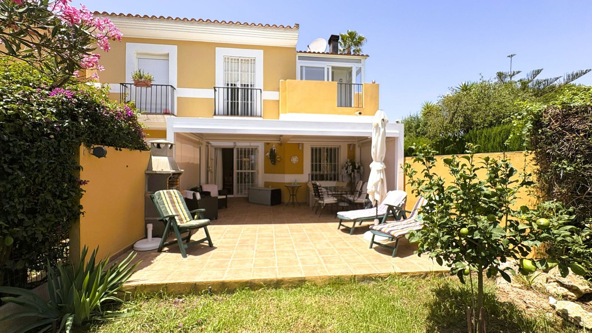 Townhouse for sale in La Duquesa | 3 bedrooms H5111614