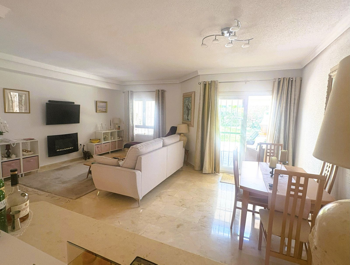 Townhouse for sale in La Duquesa | 3 bedrooms H5111614