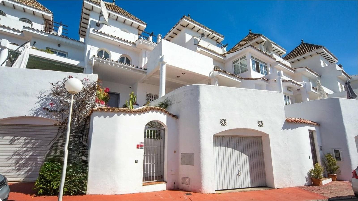 Townhouse for sale in La Duquesa | 3 bedrooms H5111626