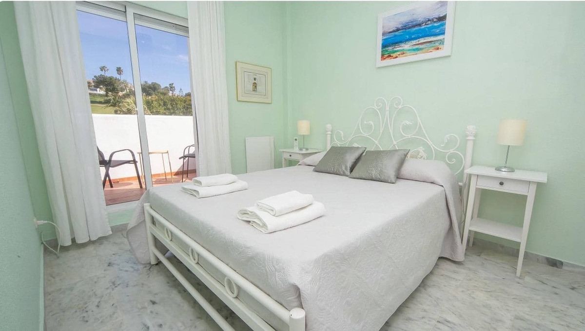 Townhouse for sale in La Duquesa | 3 bedrooms H5111626