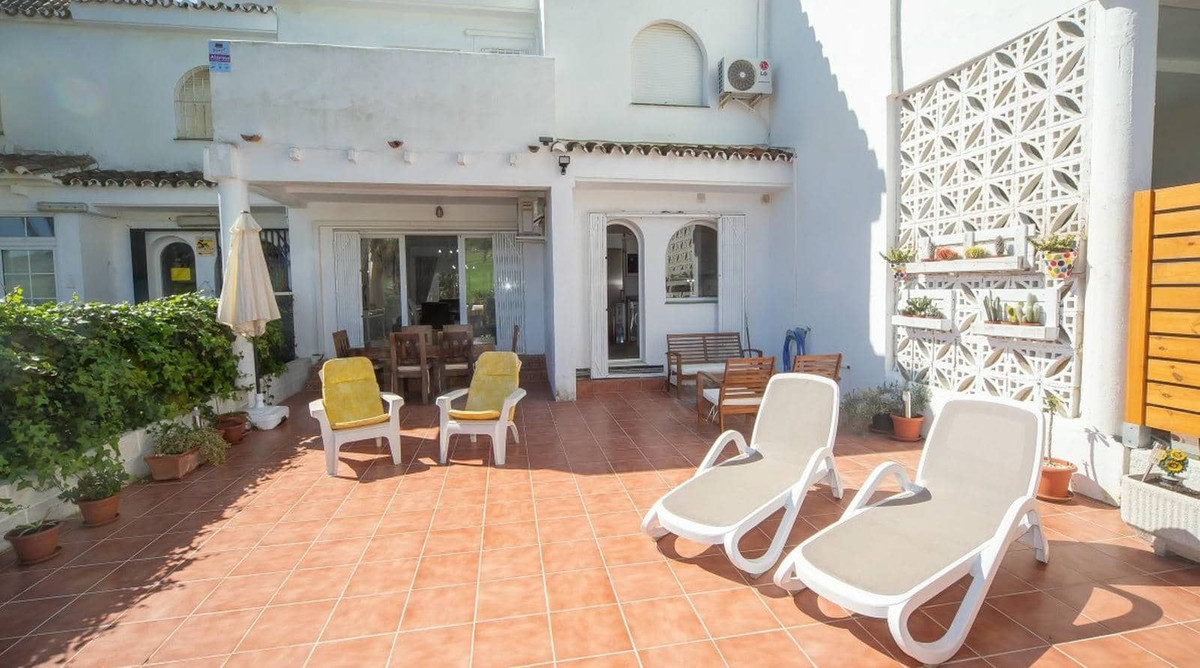 Townhouse for sale in La Duquesa | 3 bedrooms H5111626