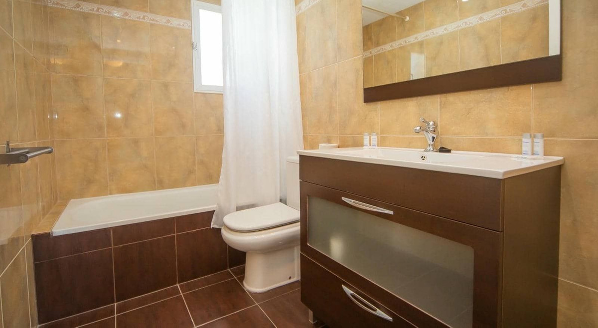 Townhouse for sale in La Duquesa | 3 bedrooms H5111626