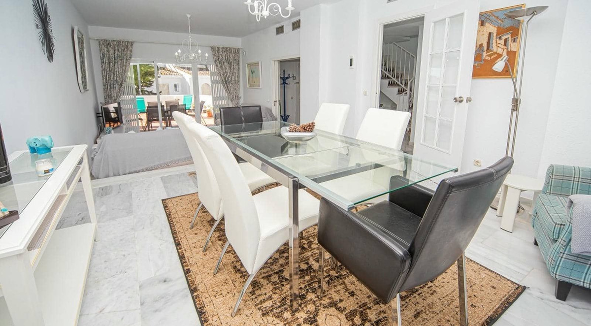 Townhouse for sale in La Duquesa | 3 bedrooms H5111626