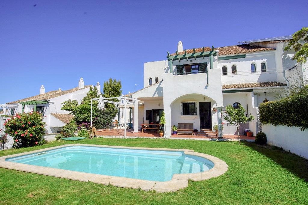 Detached Villa for sale in La Duquesa | 3 bedrooms H5119579