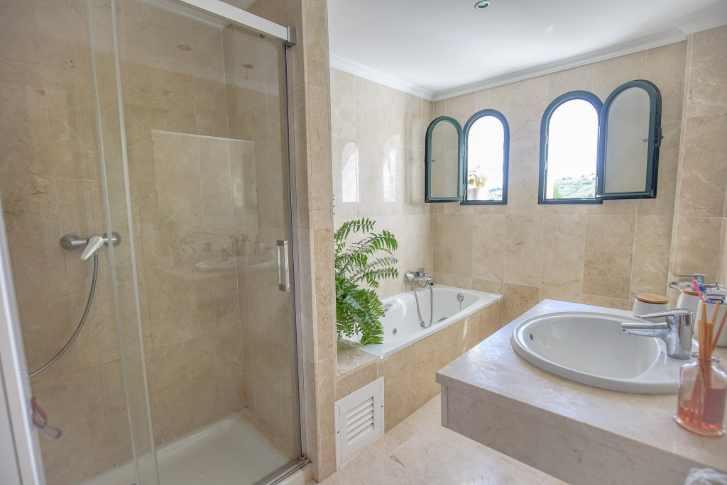 Detached Villa for sale in La Duquesa | 3 bedrooms H5119579