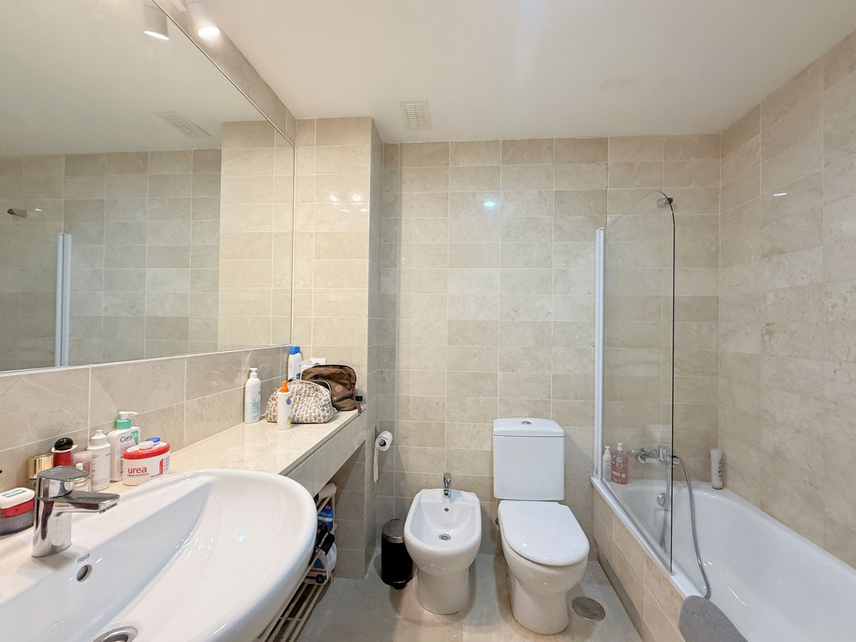 Apartment for sale in La Duquesa | 2 bedrooms H5130538