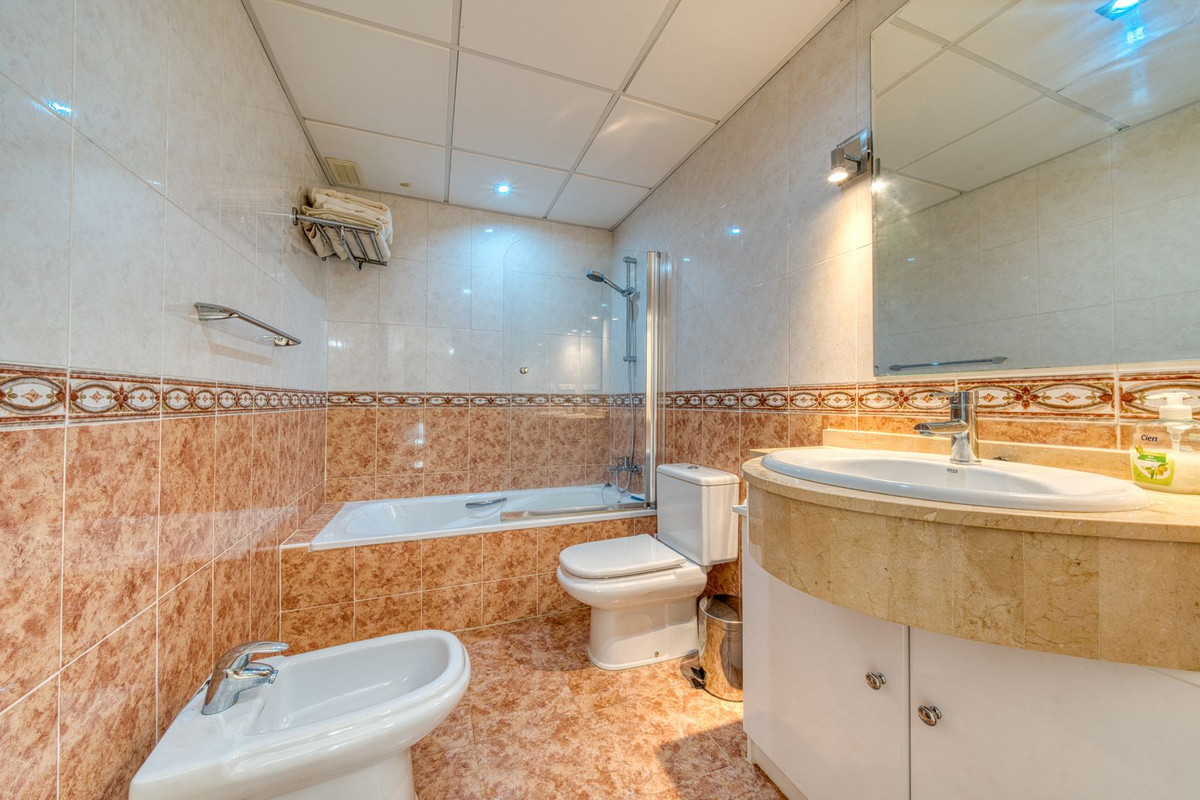 Huis te koop in La Duquesa | 4 slaapkamers H5146585